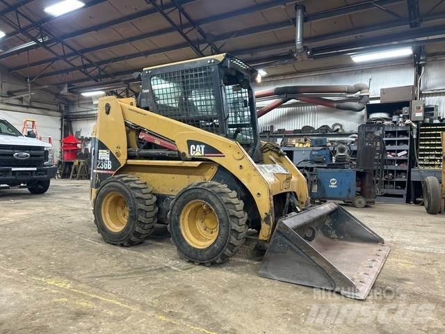 CAT 236B Skid steer mini utovarivači