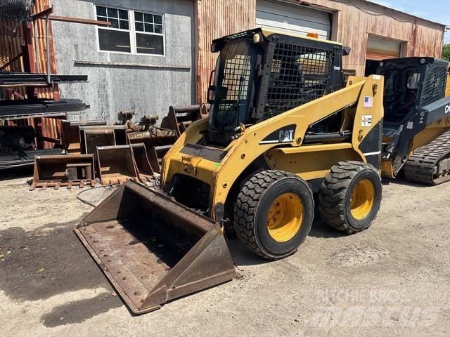 CAT 236B Skid steer mini utovarivači