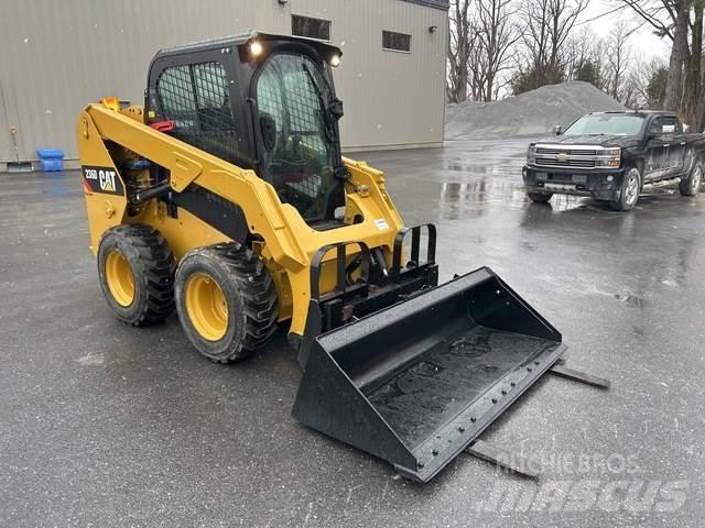 CAT 236D Skid steer mini utovarivači