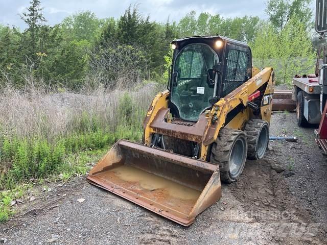 CAT 236D Skid steer mini utovarivači