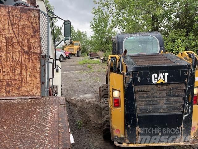CAT 236D Skid steer mini utovarivači