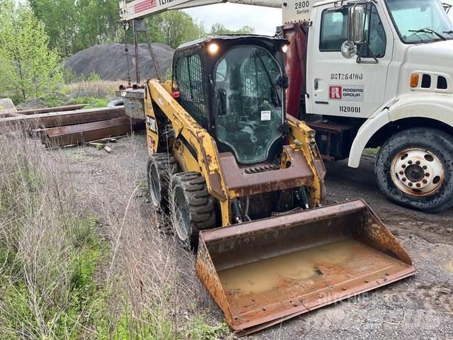 CAT 236D Skid steer mini utovarivači