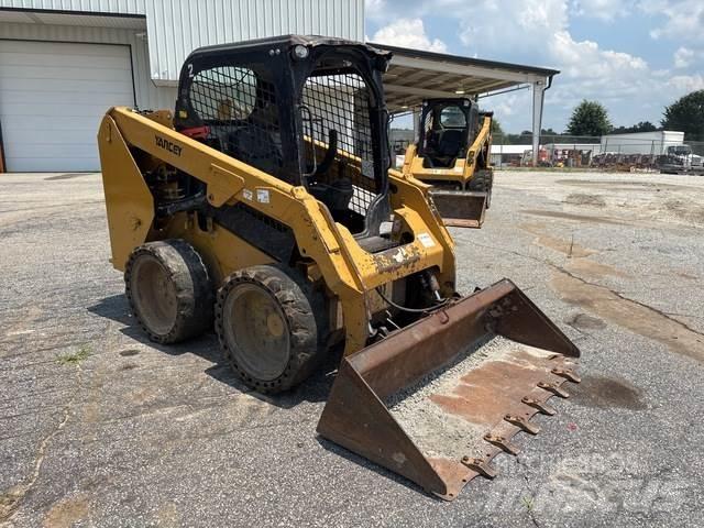 CAT 236D Skid steer mini utovarivači