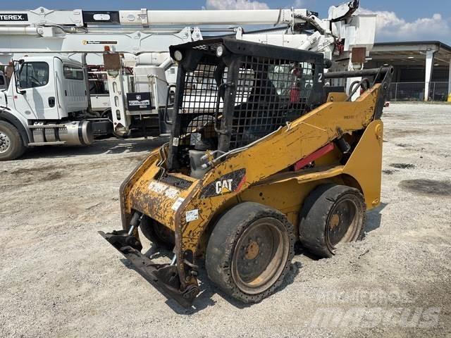 CAT 242B3 Skid steer mini utovarivači