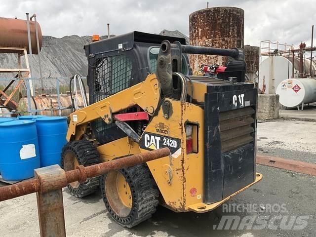 CAT 242D Skid steer mini utovarivači