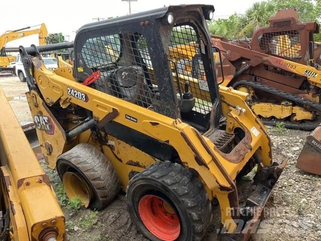 CAT 242D3 Skid steer mini utovarivači