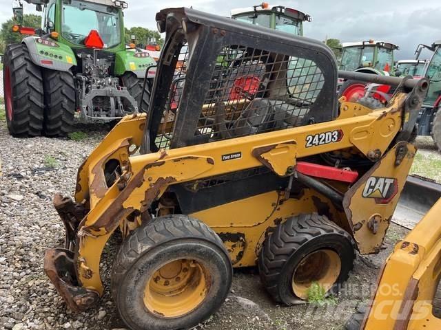 CAT 242D3 Skid steer mini utovarivači