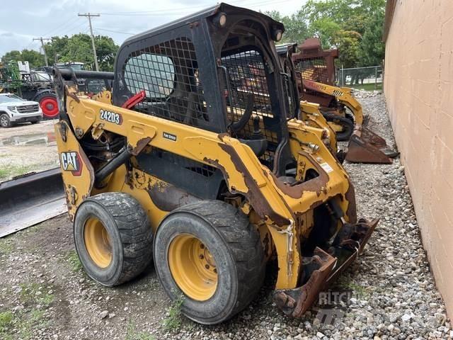 CAT 242D3 Skid steer mini utovarivači