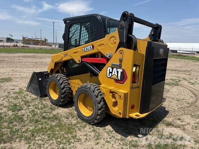 CAT 242D3 Skid steer mini utovarivači