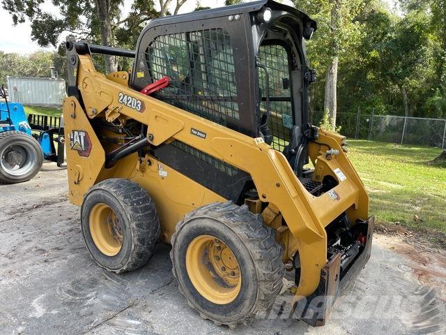 CAT 242D3 Skid steer mini utovarivači