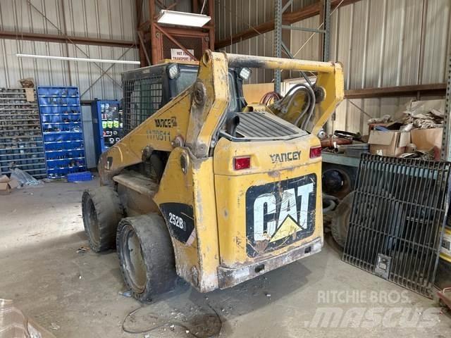 CAT 252B Skid steer mini utovarivači