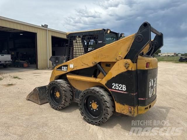 CAT 252B Skid steer mini utovarivači