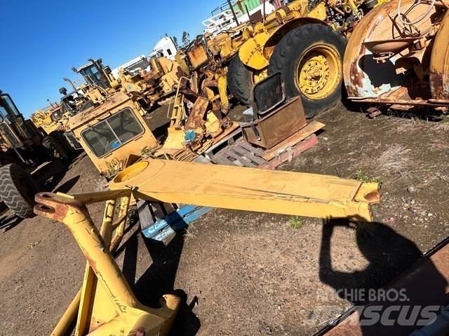 CAT 657E Ostale kargo komponente