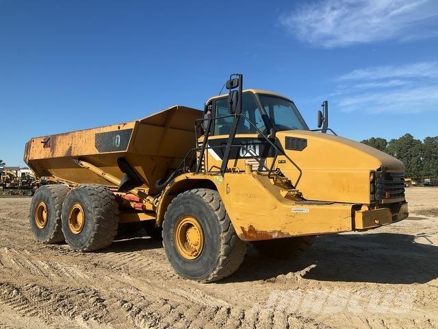 CAT 740 Zglobni damperi