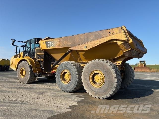 CAT 745 Zglobni damperi