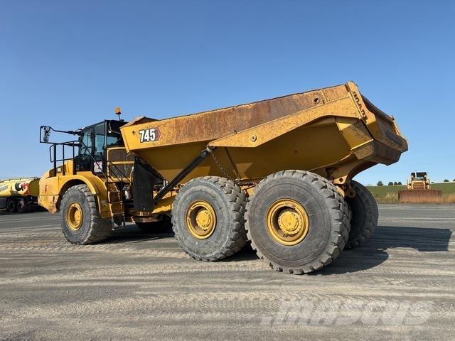 CAT 745 Zglobni damperi