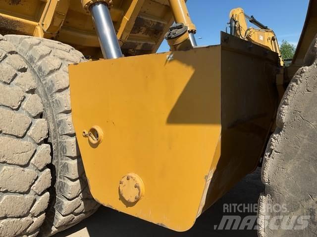 CAT 777F Zglobni damperi