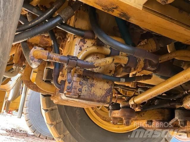 CAT 777G Zglobni damperi
