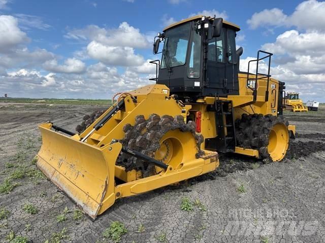 CAT 815 Nabijači zemlje