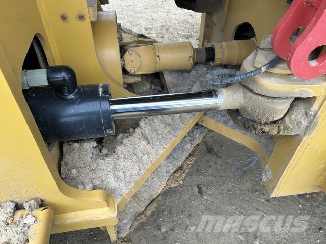 CAT 815 Nabijači zemlje