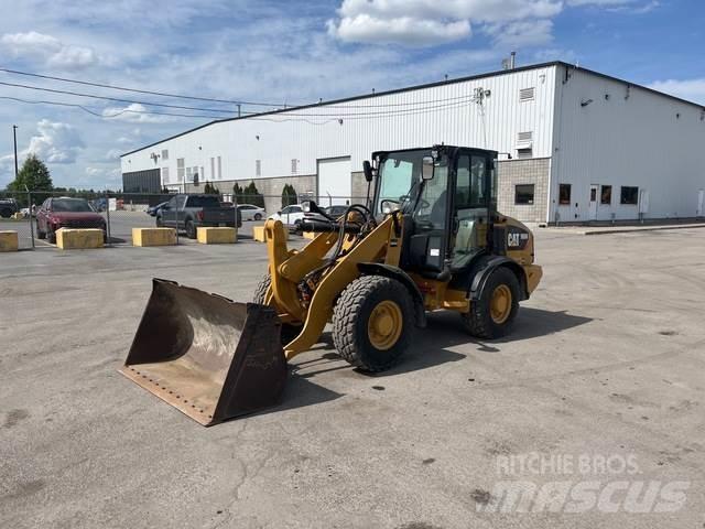 CAT 906M Utovarivači na točkove