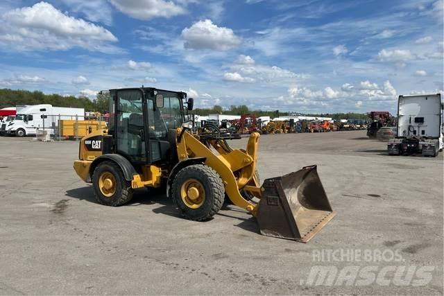 CAT 906M Utovarivači na točkove