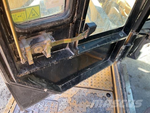 CAT 990 Utovarivači na točkove