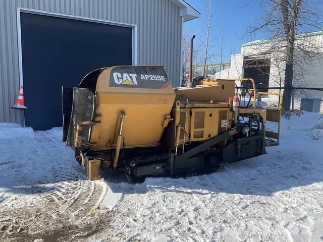 CAT AP255E Asfaltni finišeri