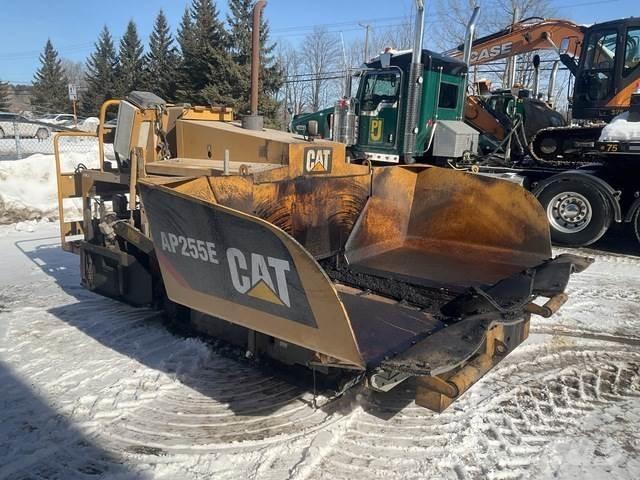 CAT AP255E Asfaltni finišeri