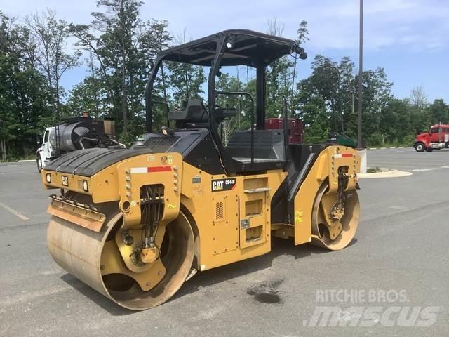 CAT CB44B Valjci sa duplim bubnjem