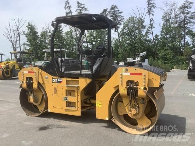 CAT CB44B Valjci sa duplim bubnjem