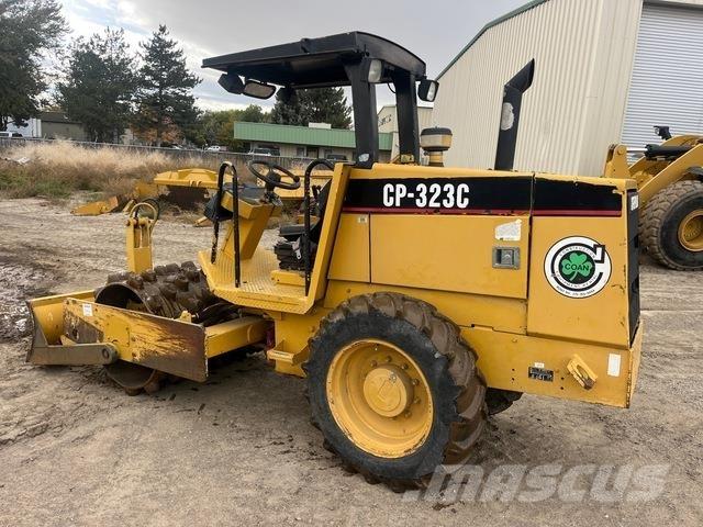 CAT CP-323C Valjci sa jednim bubnjem