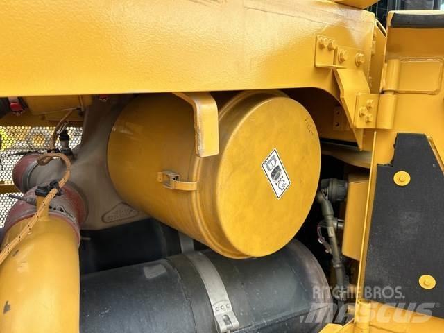 CAT D10T2 Buldožeri guseničari