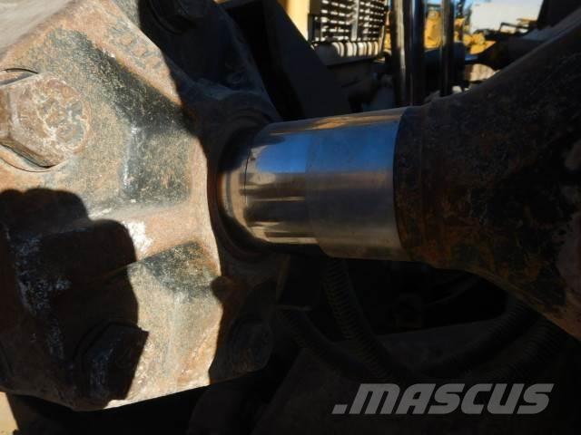 CAT D10T2 Buldožeri guseničari