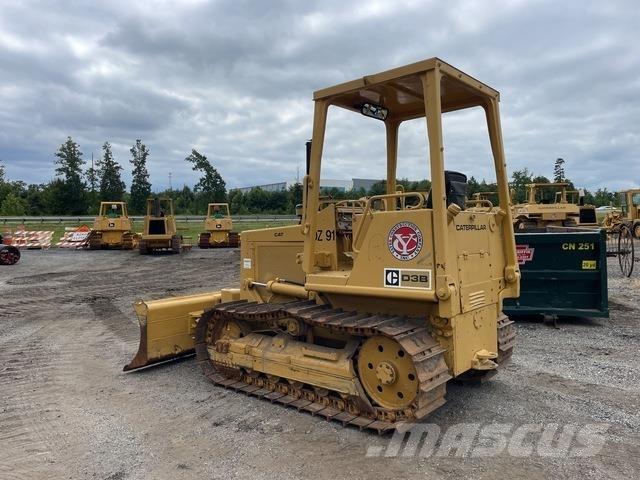 CAT D3B Buldožeri guseničari