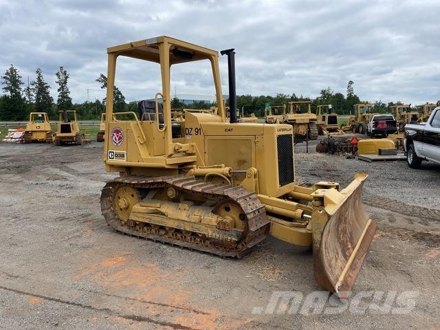 CAT D3B Buldožeri guseničari