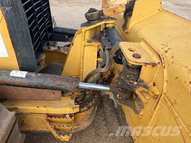 CAT D5K2 LGP Buldožeri guseničari
