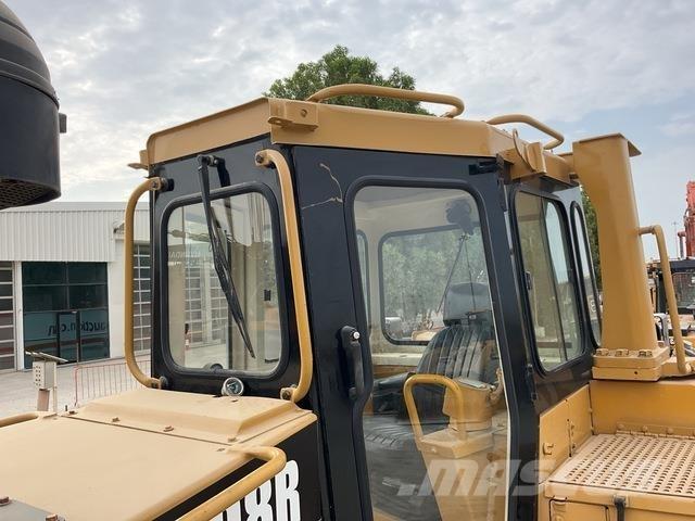 CAT D8R Buldožeri guseničari