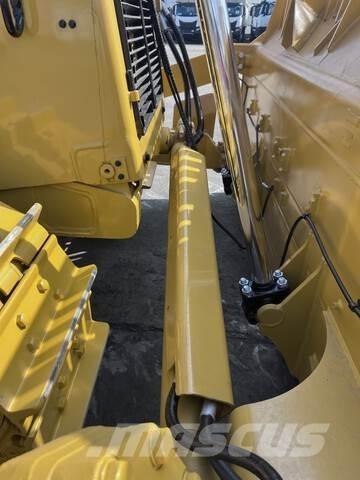 CAT D8T Buldožeri guseničari