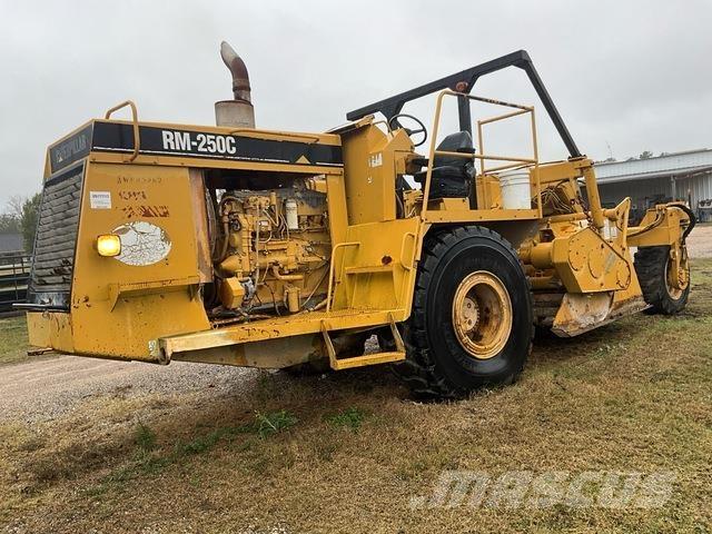 CAT RM-250C Nabijači zemlje