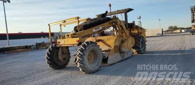 CAT RM300 Nabijači zemlje