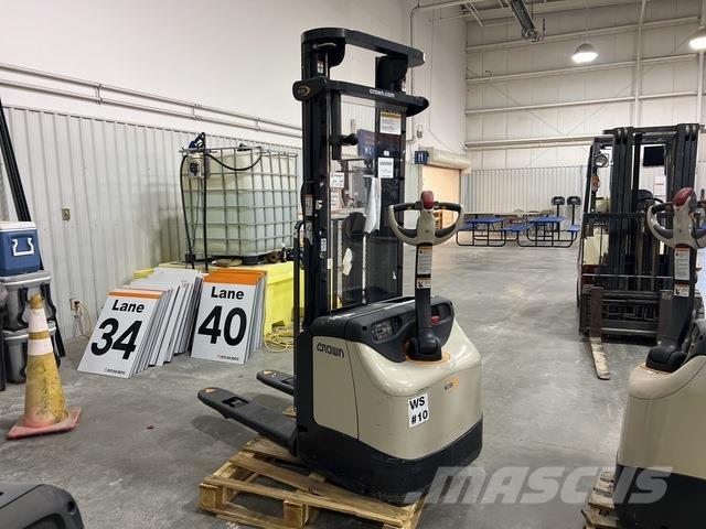 Crown ES 4000 Samopogonski ručni viljuškari