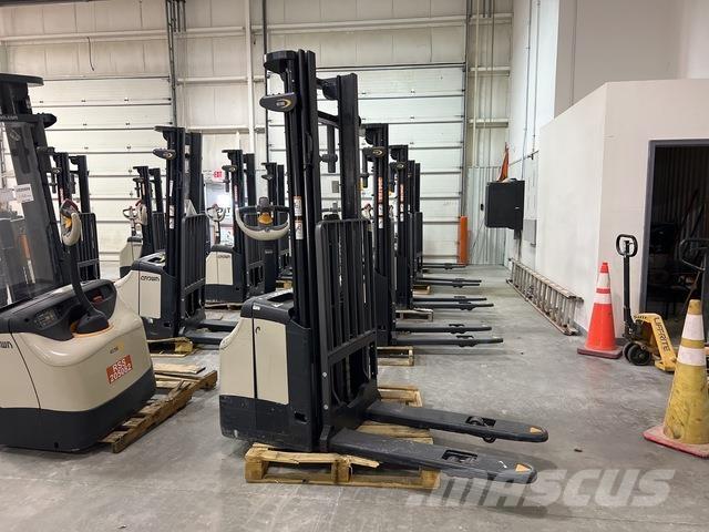 Crown ES 4000 Samopogonski ručni viljuškari