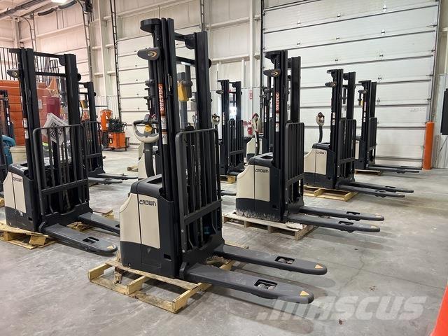 Crown ES 4000 Samopogonski ručni viljuškari