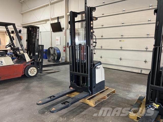 Crown ES 4000 Samopogonski ručni viljuškari