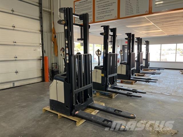 Crown ES 4000 Samopogonski ručni viljuškari