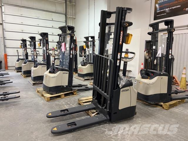 Crown ES 4000 Samopogonski ručni viljuškari