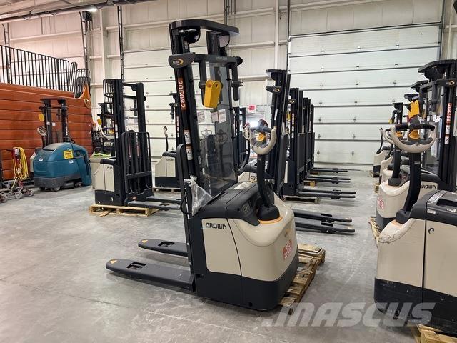 Crown ES 4000 Samopogonski ručni viljuškari