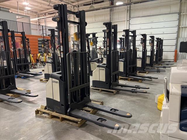 Crown ES 4000 Samopogonski ručni viljuškari