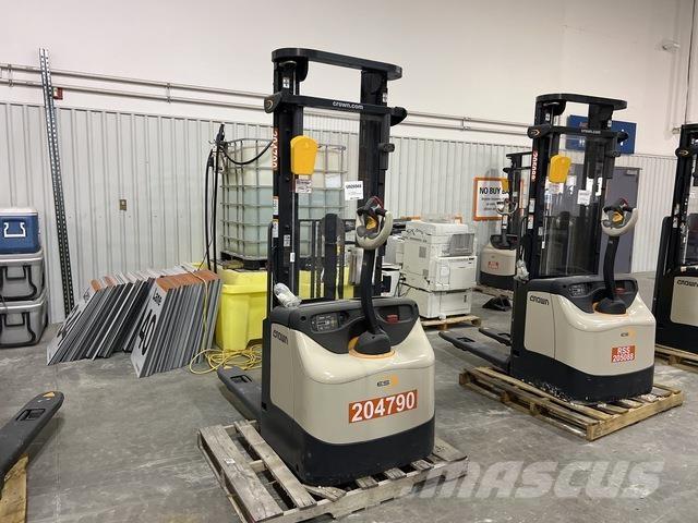 Crown ES 4000 Samopogonski ručni viljuškari